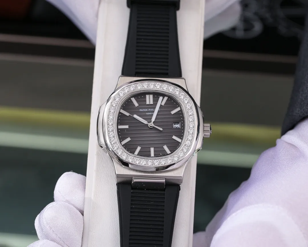 【High-end replica】💰1300! Patek Philippe [Fu] replica of the thinnest steel watch king 5711 Nautilus, the king of steel watches PP Patek Philippe 5711 is the best in the entire network equipped with a fully automatic mechanical movement, customized ergonomic strap, equipped with a full stainless steel belt, imported calf leather belt, rubber belt, combined with genuine products, the Patek Philippe with the best experience on the entire network! Welcome to reprint!